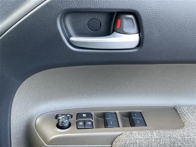 シエンタ ハイブリッドＺ　禁煙車　トヨタセーフティセンス　純正１０．５ナビ　パノラミックビューモニター　両側電動スライドドア　ＬＥＤオートライト　革巻ハンドル　純正アルミ　コーナーセンサー　シートヒーター　ステアリングヒーター（28枚目）