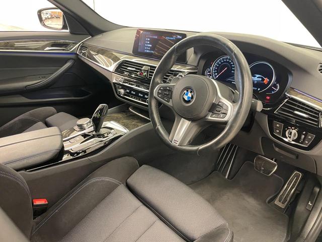 ＬＩＢＥＲＡＬＡは複数のメーカーのお車をワンストップで乗り比べしていただける輸入車ブランド店舗です。お気軽にお立ち寄りいただき心ゆくまでその性能をご堪能してください。