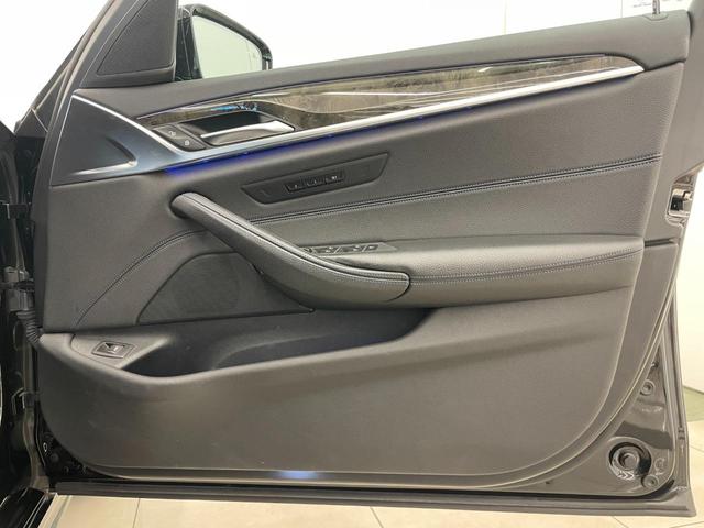 ご希望によりオプションパーツ類のご購入及び取り付けが可能です。その他にも各種カー用品のお取り扱いをしております。お問い合わせはお電話で♪