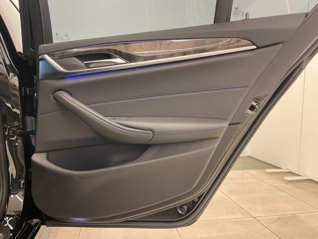 自社での査定に加え、第三者機関に委託し、車両の鑑定を行っております。