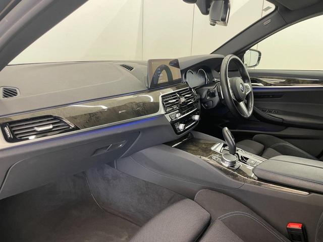 ＬＩＢＥＲＡＬＡではガリバーグループのネットワークを駆使し、全国から選りすぐりのプレミアムカーだけをご用意してお客様のご来店をお待ちしております。