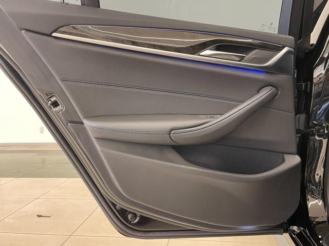 ５０店舗、地域に密着した在庫展示を行なっております。その店舗でしか展示されないお車もございますので、お客様にとってお気に入りの店舗が見つかるかもしれません