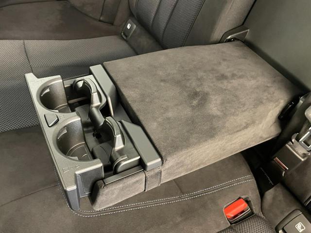 都心の外資系ホテルのような趣向を凝らしたインテリアの中で、お客様にリラックスしてクルマ選びを楽しんでいただけるような空間を目指してまいります。