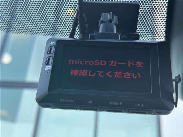 カローラツーリング ハイブリッド ダブルバイビー 禁煙車 純正9型ディスプレイオーディオ トヨタセーフティーセンス バックカメラ ブラインドスポットモニター 革巻きステアリング ステアリングヒーター シートヒーター エアーシート LEDヘッドライト(3枚目)