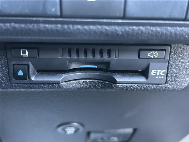 カローラツーリング ハイブリッド ダブルバイビー 禁煙車 純正9型ディスプレイオーディオ トヨタセーフティーセンス バックカメラ ブラインドスポットモニター 革巻きステアリング ステアリングヒーター シートヒーター エアーシート LEDヘッドライト(32枚目)