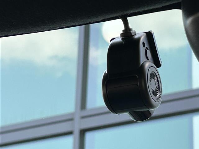 タント カスタムＸ　禁煙車　スマートアシスト　純正７型ナビ　フルセグＴＶ　バックカメラ　両側パワースライドドア　ハーフレザーシート　シートヒーター　ステアリングリモコン　プッシュスタート　スマートキー　純正フロアマット（5枚目）