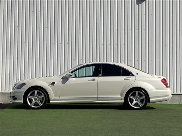 Sクラス S350 ブルーエフィシェンシー グランドED 禁煙車 純正HDDナビ バックカメラ サンルーフ ブラックレザーシート パワーシート シートヒーター クルコン 木目革巻きコンビステア HIDオートライト リアフォグ パドルシフト 純19インチAW(8枚目)