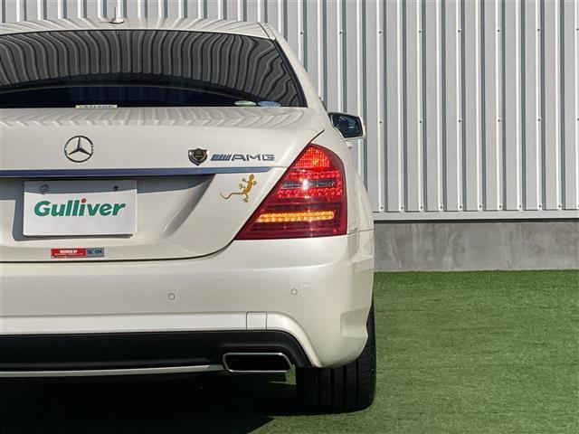 Sクラス S350 ブルーエフィシェンシー グランドED 禁煙車 純正HDDナビ バックカメラ サンルーフ ブラックレザーシート パワーシート シートヒーター クルコン 木目革巻きコンビステア HIDオートライト リアフォグ パドルシフト 純19インチAW(9枚目)