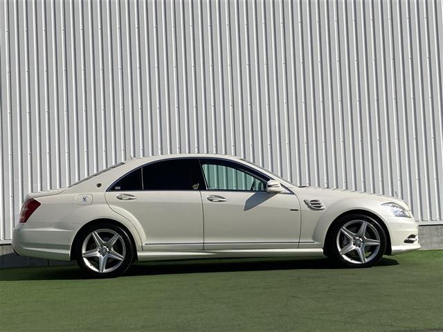 Sクラス S350 ブルーエフィシェンシー グランドED 禁煙車 純正HDDナビ バックカメラ サンルーフ ブラックレザーシート パワーシート シートヒーター クルコン 木目革巻きコンビステア HIDオートライト リアフォグ パドルシフト 純19インチAW(12枚目)