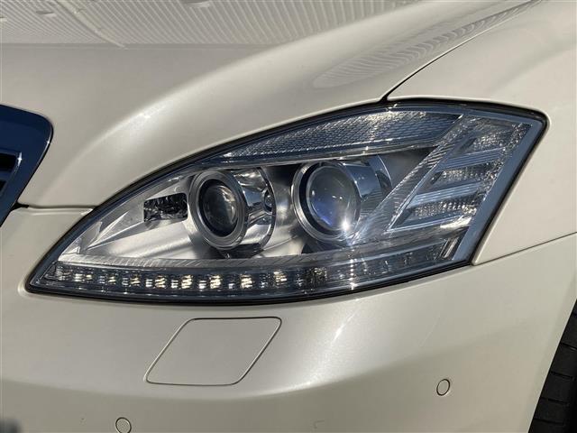 Sクラス S350 ブルーエフィシェンシー グランドED 禁煙車 純正HDDナビ バックカメラ サンルーフ ブラックレザーシート パワーシート シートヒーター クルコン 木目革巻きコンビステア HIDオートライト リアフォグ パドルシフト 純19インチAW(15枚目)