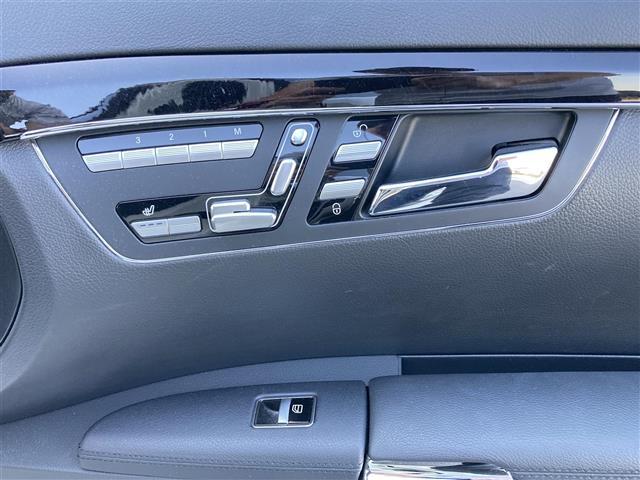 Sクラス S350 ブルーエフィシェンシー グランドED 禁煙車 純正HDDナビ バックカメラ サンルーフ ブラックレザーシート パワーシート シートヒーター クルコン 木目革巻きコンビステア HIDオートライト リアフォグ パドルシフト 純19インチAW(34枚目)