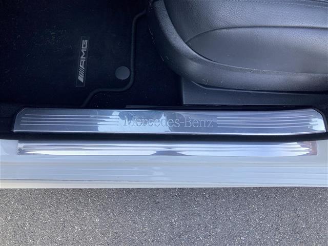 Sクラス S350 ブルーエフィシェンシー グランドED 禁煙車 純正HDDナビ バックカメラ サンルーフ ブラックレザーシート パワーシート シートヒーター クルコン 木目革巻きコンビステア HIDオートライト リアフォグ パドルシフト 純19インチAW(36枚目)