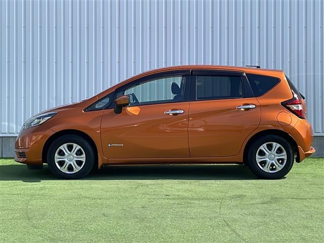 ノート ｅ－パワー　Ｘ　禁煙車　純正ＳＤナビ　アラウンドビューモニター　エマージェンシーブレーキ　車線逸脱警報　クリアランスソナー　インテリジェントルームミラー　踏み間違い衝突防止　フルセグＴＶ　Ｂｌｕｅｔｏｏｔｈ　ＥＴＣ（8枚目）