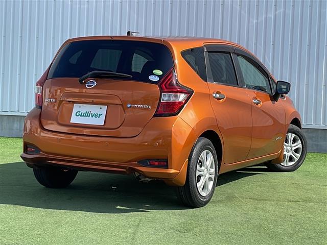 ノート ｅ－パワー　Ｘ　禁煙車　純正ＳＤナビ　アラウンドビューモニター　エマージェンシーブレーキ　車線逸脱警報　クリアランスソナー　インテリジェントルームミラー　踏み間違い衝突防止　フルセグＴＶ　Ｂｌｕｅｔｏｏｔｈ　ＥＴＣ（11枚目）