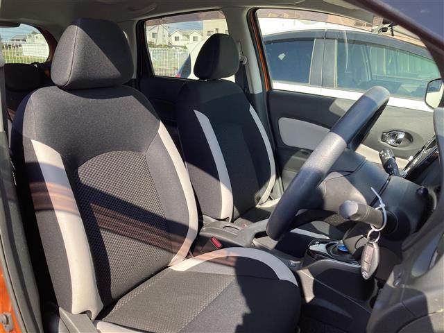 ノート ｅ－パワー　Ｘ　禁煙車　純正ＳＤナビ　アラウンドビューモニター　エマージェンシーブレーキ　車線逸脱警報　クリアランスソナー　インテリジェントルームミラー　踏み間違い衝突防止　フルセグＴＶ　Ｂｌｕｅｔｏｏｔｈ　ＥＴＣ（19枚目）