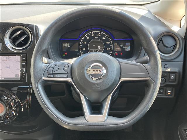 ノート ｅ－パワー　Ｘ　禁煙車　純正ＳＤナビ　アラウンドビューモニター　エマージェンシーブレーキ　車線逸脱警報　クリアランスソナー　インテリジェントルームミラー　踏み間違い衝突防止　フルセグＴＶ　Ｂｌｕｅｔｏｏｔｈ　ＥＴＣ（22枚目）