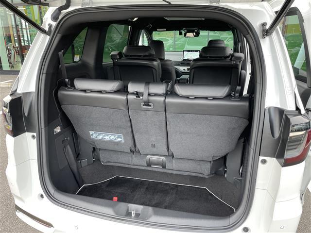 オデッセイハイブリッド e:HEVアブソルート・EXブラックエディション 禁煙車 ホンダセンシング 純正11.4インチナビ 15.6インチ後席モニター 両側パワースライドドア 本革シート シートヒーター パワーシート パワーテールゲート LEDオートライト 電子パーキング(15枚目)