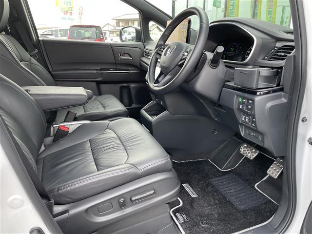 オデッセイハイブリッド e:HEVアブソルート・EXブラックエディション 禁煙車 ホンダセンシング 純正11.4インチナビ 15.6インチ後席モニター 両側パワースライドドア 本革シート シートヒーター パワーシート パワーテールゲート LEDオートライト 電子パーキング(17枚目)