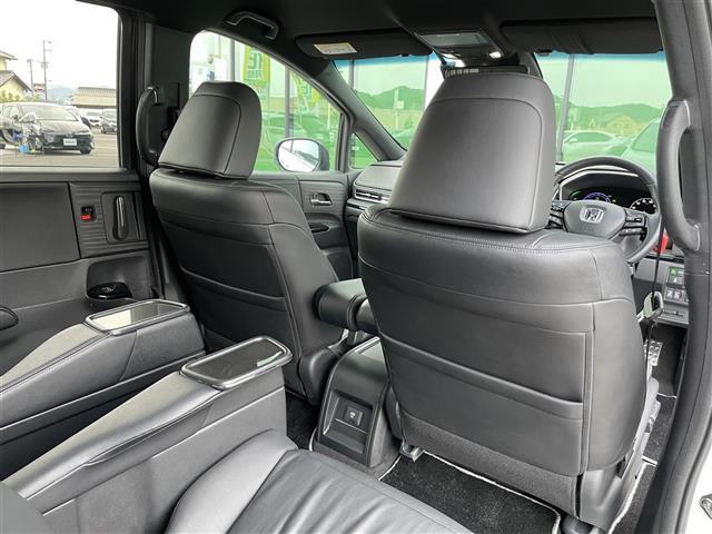 オデッセイハイブリッド e:HEVアブソルート・EXブラックエディション 禁煙車 ホンダセンシング 純正11.4インチナビ 15.6インチ後席モニター 両側パワースライドドア 本革シート シートヒーター パワーシート パワーテールゲート LEDオートライト 電子パーキング(19枚目)