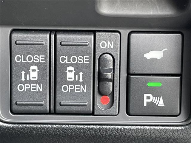 オデッセイハイブリッド e:HEVアブソルート・EXブラックエディション 禁煙車 ホンダセンシング 純正11.4インチナビ 15.6インチ後席モニター 両側パワースライドドア 本革シート シートヒーター パワーシート パワーテールゲート LEDオートライト 電子パーキング(26枚目)