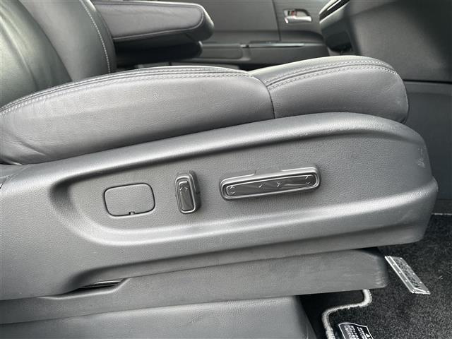 オデッセイハイブリッド e:HEVアブソルート・EXブラックエディション 禁煙車 ホンダセンシング 純正11.4インチナビ 15.6インチ後席モニター 両側パワースライドドア 本革シート シートヒーター パワーシート パワーテールゲート LEDオートライト 電子パーキング(35枚目)