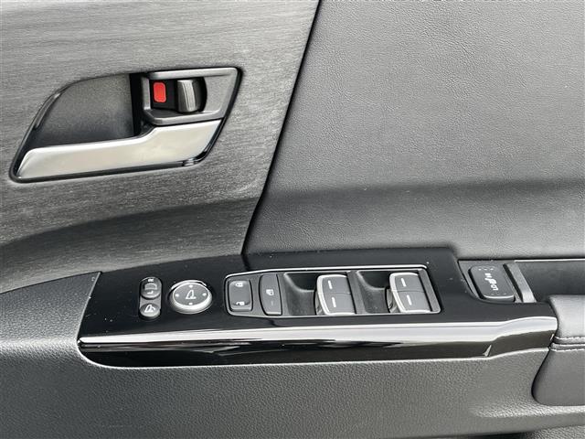 オデッセイハイブリッド e:HEVアブソルート・EXブラックエディション 禁煙車 ホンダセンシング 純正11.4インチナビ 15.6インチ後席モニター 両側パワースライドドア 本革シート シートヒーター パワーシート パワーテールゲート LEDオートライト 電子パーキング(39枚目)