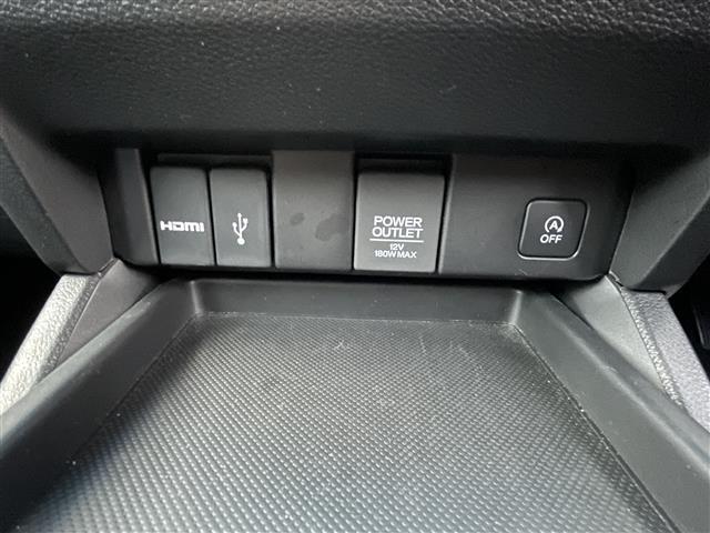 オデッセイ アブソルート 禁煙車 純正10型ナビ 全方位 後席モニター 両側パワスラ ハーフレザーシート パワーシート オットマン 革巻きステアリング ステアリングリモコン LEDヘッドライト スマートキー プッシュスタート(7枚目)