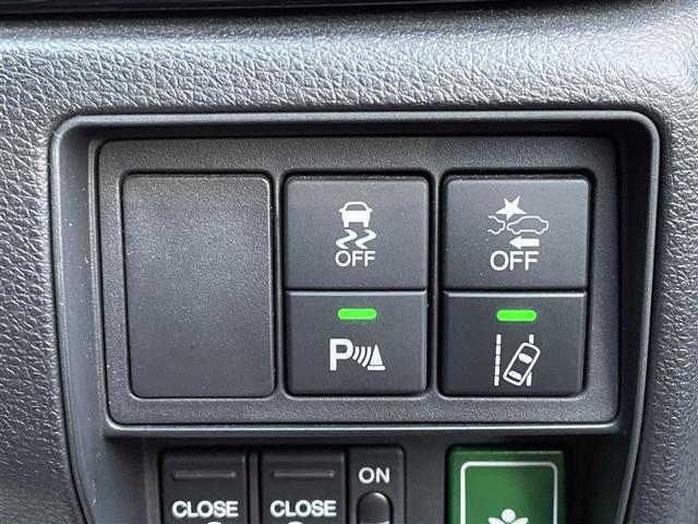 オデッセイ アブソルート 禁煙車 純正10型ナビ 全方位 後席モニター 両側パワスラ ハーフレザーシート パワーシート オットマン 革巻きステアリング ステアリングリモコン LEDヘッドライト スマートキー プッシュスタート(11枚目)