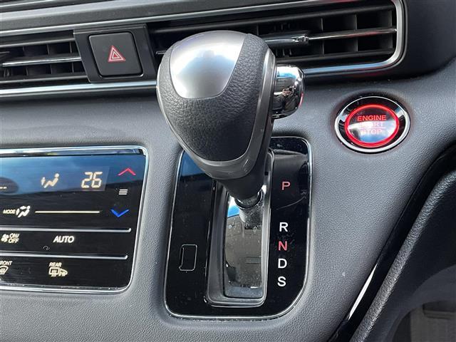 オデッセイ アブソルート 禁煙車 純正10型ナビ 全方位 後席モニター 両側パワスラ ハーフレザーシート パワーシート オットマン 革巻きステアリング ステアリングリモコン LEDヘッドライト スマートキー プッシュスタート(15枚目)