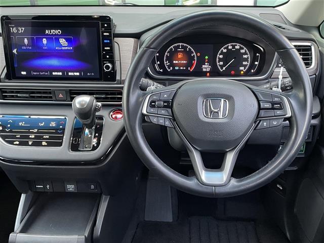 オデッセイ アブソルート 禁煙車 純正10型ナビ 全方位 後席モニター 両側パワスラ ハーフレザーシート パワーシート オットマン 革巻きステアリング ステアリングリモコン LEDヘッドライト スマートキー プッシュスタート(17枚目)