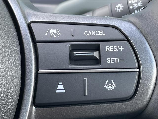 フリード e:HEVクロスター 登録済未使用車 純正9型ナビ バックカメラ ホンダセンシング 両側パワースライドドア シートヒーター ブラインドスポットモニター LEDライト 革巻きステアリング ステアリングリモコン スマートキー(12枚目)