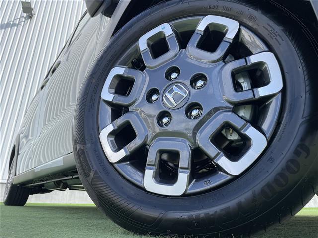 フリード e:HEVクロスター 登録済未使用車 純正9型ナビ バックカメラ ホンダセンシング 両側パワースライドドア シートヒーター ブラインドスポットモニター LEDライト 革巻きステアリング ステアリングリモコン スマートキー(41枚目)