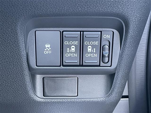 フリード e:HEVクロスター 登録済未使用車 純正9型ナビ バックカメラ ホンダセンシング 両側パワースライドドア シートヒーター ブラインドスポットモニター LEDライト 革巻きステアリング ステアリングリモコン スマートキー(4枚目)