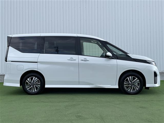 セレナ ｅ－パワー　ハイウェイスターＶ　登録済未使用車　１２．３型純正ナビ　プロパイロット　ＨＤＭＩ　全方位　デジタルインナーミラー　前後ドライブレコーダー　ＥＴＣ２．０　ワイヤレス充電器　アダプティブＬＥＤヘッドライト　両側電動スライド（38枚目）