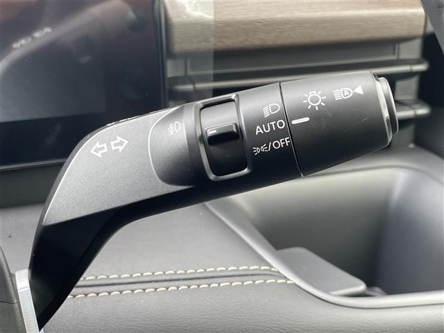 セレナ e-パワー ハイウェイスターV 登録済未使用車 12.3型純正ナビ 後席モニター HDMI プロパイロット 全方位カメラ デジタルインナーミラー 前後ドライブレコーダー ETC2.0 ワイヤレス充電器 アダプティブLEDヘッドライト(13枚目)