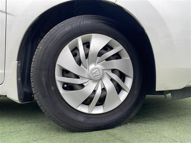 フィット 13G・Lパッケージ 禁煙 純正7型SDナビ ETC LEDヘッド 純正フロアマット プッシュスタート スマートキー アイドリングストップ パワーステアリング パワーウィンドウ オートライト 盗難防止装置 Wエアバッグ(20枚目)