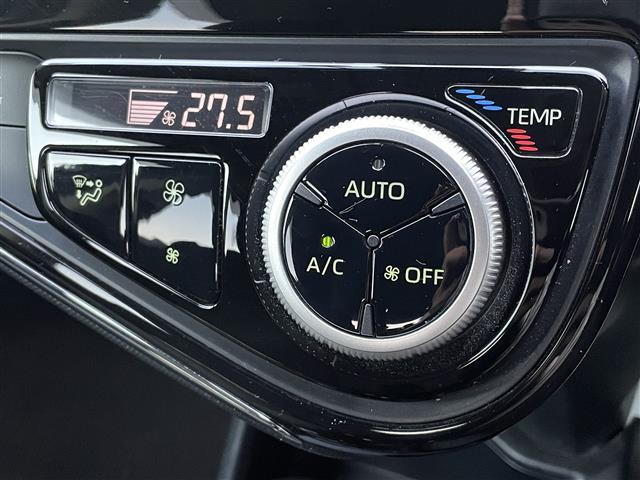 アクア Ｓスタイルブラック　禁煙車　トヨタセーフティセンス　純正７インチＳＤナビ　フルセグ　ＣＤ　ＤＶＤ　Ｂｌｕｅｔｏｏｔｈ　バックカメラ　ＬＥＤオートライト　社外１５インチアルミ　純正フロアマット　ＥＴＣ　プッシュスタート（12枚目）