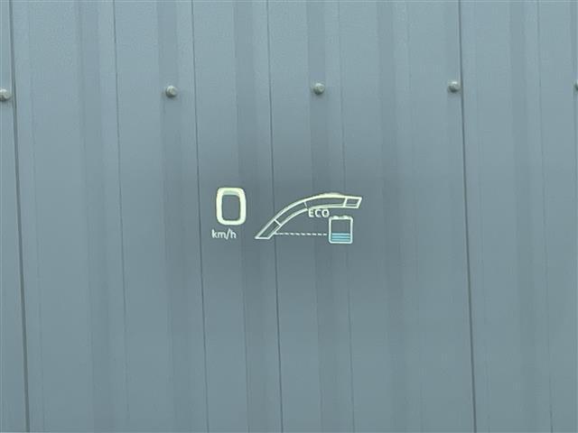 プリウス Ａツーリングセレクション　ディーラー純正９型ナビ　バックカメラ　ブラックレザーシート　シートヒーター　プリクラッシュセーフティ　レーダークルコン　ブラインドスポットモニタ　ヘッドアップディスプレイ　パーキングアシスト　ＥＴＣ（5枚目）