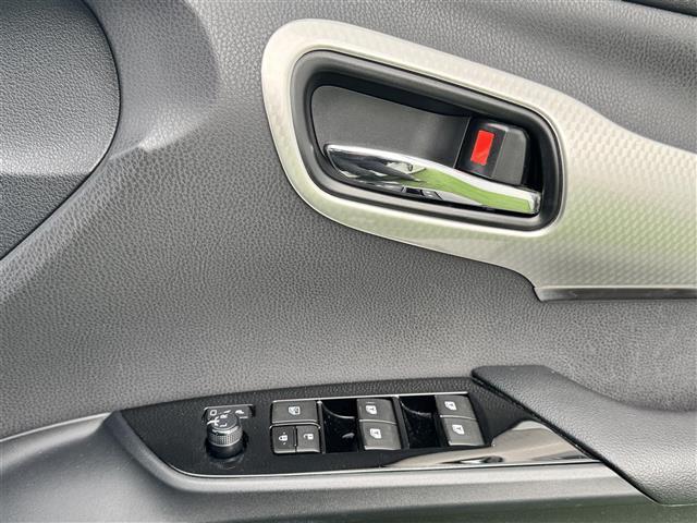 プリウス Ａツーリングセレクション　ディーラー純正９型ナビ　バックカメラ　ブラックレザーシート　シートヒーター　プリクラッシュセーフティ　レーダークルコン　ブラインドスポットモニタ　ヘッドアップディスプレイ　パーキングアシスト　ＥＴＣ（11枚目）