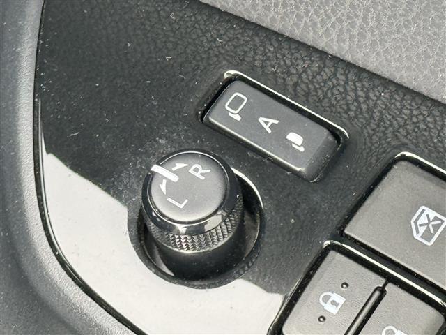 プリウス Ａツーリングセレクション　ディーラー純正９型ナビ　バックカメラ　ブラックレザーシート　シートヒーター　プリクラッシュセーフティ　レーダークルコン　ブラインドスポットモニタ　ヘッドアップディスプレイ　パーキングアシスト　ＥＴＣ（12枚目）