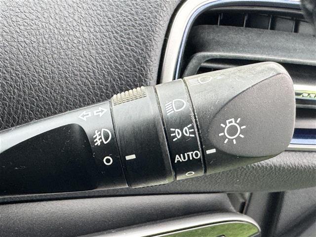 プリウス Ａツーリングセレクション　ディーラー純正９型ナビ　バックカメラ　ブラックレザーシート　シートヒーター　プリクラッシュセーフティ　レーダークルコン　ブラインドスポットモニタ　ヘッドアップディスプレイ　パーキングアシスト　ＥＴＣ（25枚目）