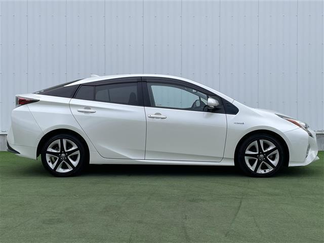 プリウス Ａツーリングセレクション　ディーラー純正９型ナビ　バックカメラ　ブラックレザーシート　シートヒーター　プリクラッシュセーフティ　レーダークルコン　ブラインドスポットモニタ　ヘッドアップディスプレイ　パーキングアシスト　ＥＴＣ（37枚目）