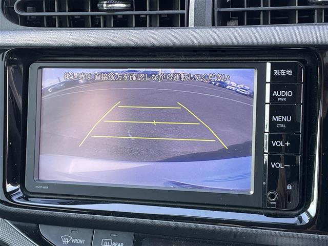 アクア Ｘ－アーバン　禁煙　純正７型ＳＤナビ　バックカメラ　純正１６インチアルミホイール　ビルトインＥＴＣ　純正ＬＥＤヘッドライト　前ドライブレコーダー　２トーンカラー　ハーフレザー　スマートキー　ステアリングスイッチ（3枚目）