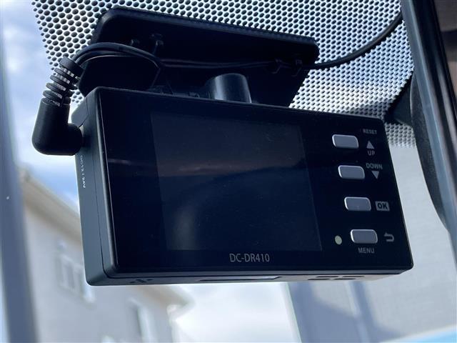 アクア Ｘ－アーバン　禁煙　純正７型ＳＤナビ　バックカメラ　純正１６インチアルミホイール　ビルトインＥＴＣ　純正ＬＥＤヘッドライト　前ドライブレコーダー　２トーンカラー　ハーフレザー　スマートキー　ステアリングスイッチ（4枚目）