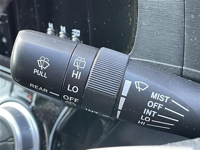 アクア Ｘ－アーバン　禁煙　純正７型ＳＤナビ　バックカメラ　純正１６インチアルミホイール　ビルトインＥＴＣ　純正ＬＥＤヘッドライト　前ドライブレコーダー　２トーンカラー　ハーフレザー　スマートキー　ステアリングスイッチ（11枚目）