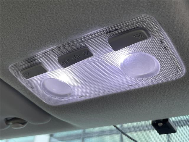 アクア Ｘ－アーバン　禁煙　純正７型ＳＤナビ　バックカメラ　純正１６インチアルミホイール　ビルトインＥＴＣ　純正ＬＥＤヘッドライト　前ドライブレコーダー　２トーンカラー　ハーフレザー　スマートキー　ステアリングスイッチ（15枚目）