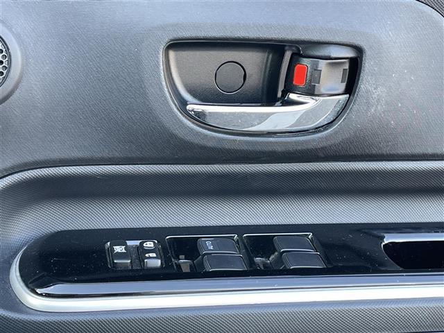 アクア Ｘ－アーバン　禁煙　純正７型ＳＤナビ　バックカメラ　純正１６インチアルミホイール　ビルトインＥＴＣ　純正ＬＥＤヘッドライト　前ドライブレコーダー　２トーンカラー　ハーフレザー　スマートキー　ステアリングスイッチ（19枚目）