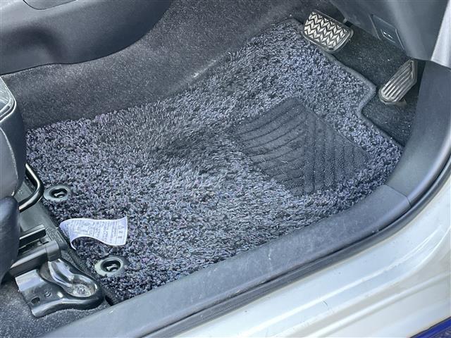 アクア Ｘ－アーバン　禁煙　純正７型ＳＤナビ　バックカメラ　純正１６インチアルミホイール　ビルトインＥＴＣ　純正ＬＥＤヘッドライト　前ドライブレコーダー　２トーンカラー　ハーフレザー　スマートキー　ステアリングスイッチ（23枚目）