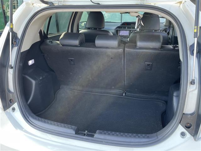 アクア Ｘ－アーバン　禁煙　純正７型ＳＤナビ　バックカメラ　純正１６インチアルミホイール　ビルトインＥＴＣ　純正ＬＥＤヘッドライト　前ドライブレコーダー　２トーンカラー　ハーフレザー　スマートキー　ステアリングスイッチ（30枚目）