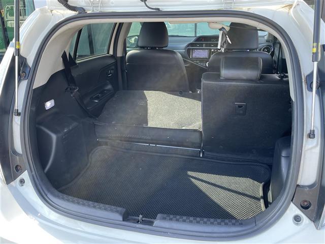 アクア Ｘ－アーバン　禁煙　純正７型ＳＤナビ　バックカメラ　純正１６インチアルミホイール　ビルトインＥＴＣ　純正ＬＥＤヘッドライト　前ドライブレコーダー　２トーンカラー　ハーフレザー　スマートキー　ステアリングスイッチ（31枚目）